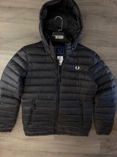 ΜΠΟΥΦΑΝ - FRED PERRY ΜΑΥΡΟ START SEAZON