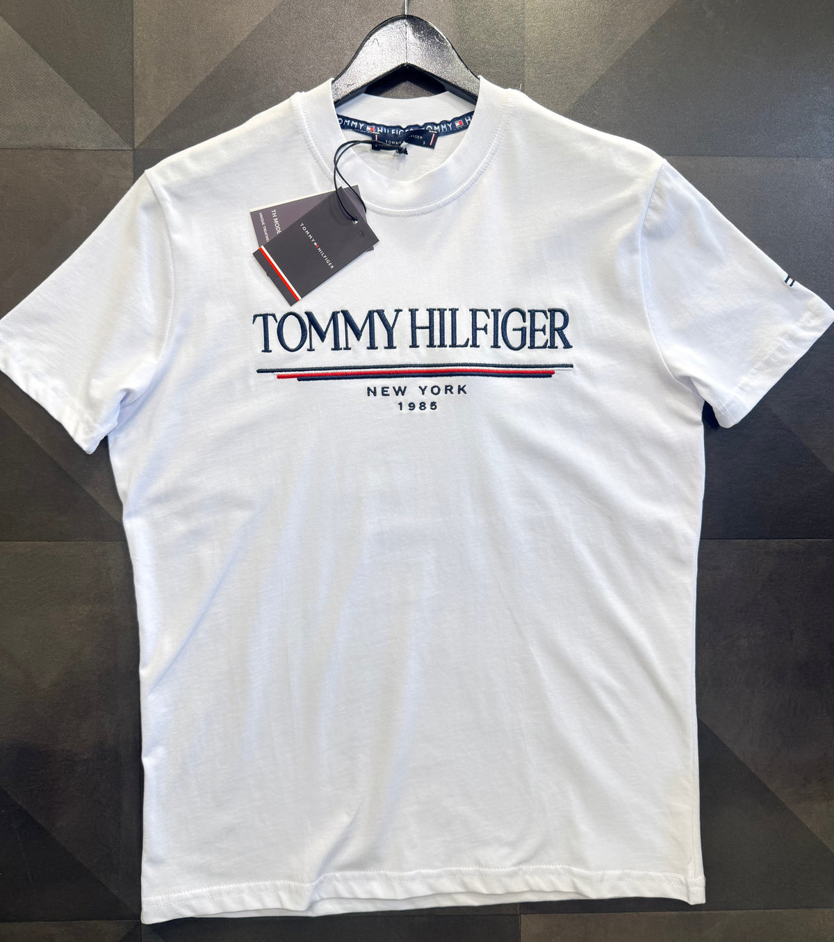 TOMMY HILFIGER T-SHIRT NEW IN