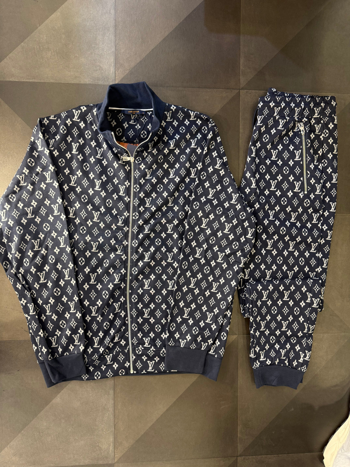 LOUIS VUITTON - ΣΕΤ FINISH SEASON