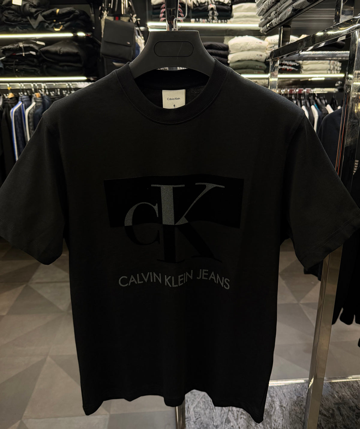 CALVIN KLEIN T-SHIRT NEW IN