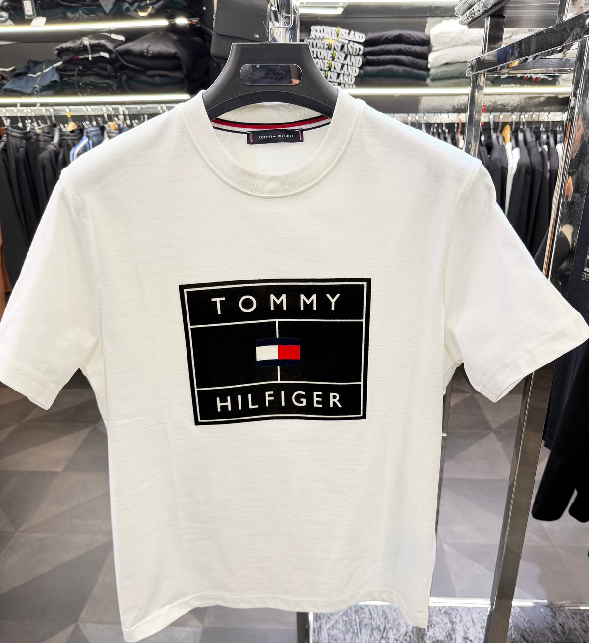 TOMMY HILFIGER T-SHIRT NEW IN