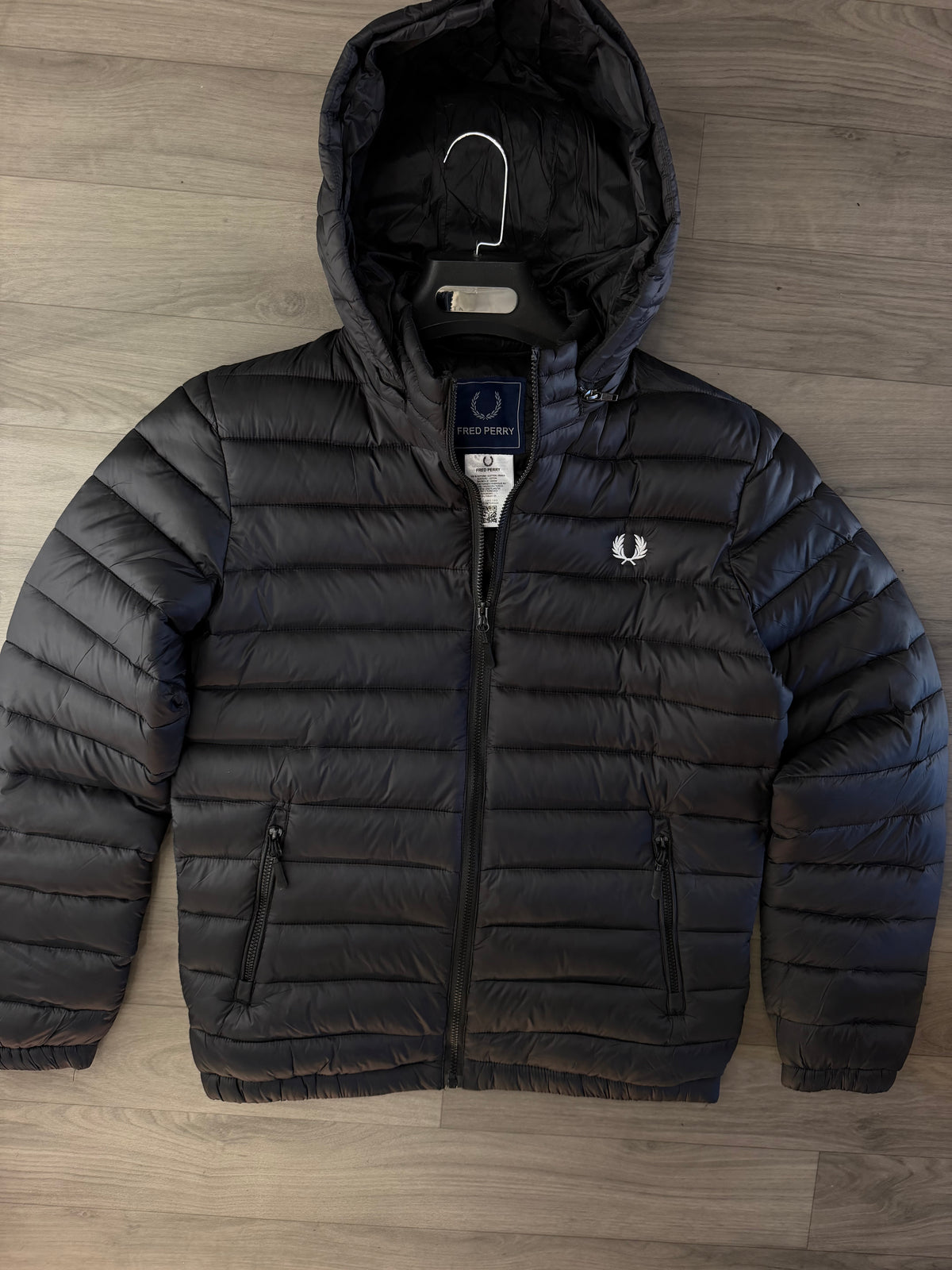 ΜΠΟΥΦΑΝ - FRED PERRY ΜΑΥΡΟ START SEAZON