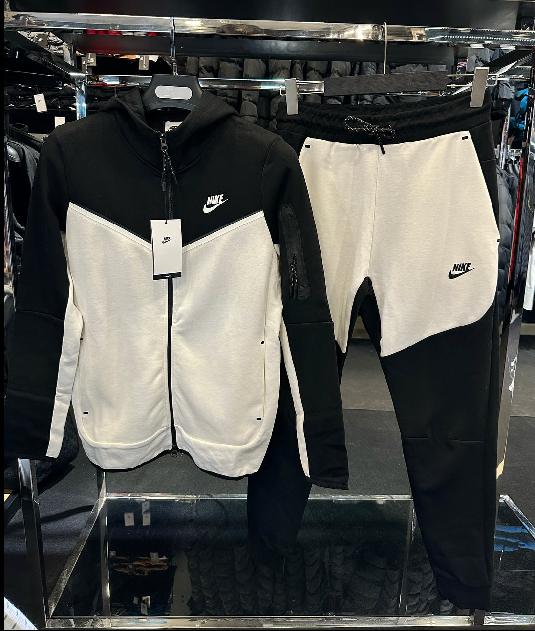 NIKE ΣΕΤ TECH FLEECE -ΜΑΥΡΟ ΛΕΥΚΟ