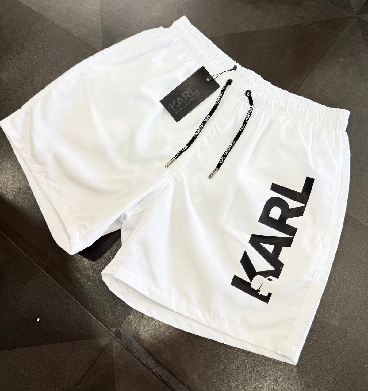 ΜΑΓΙΟ - KARL